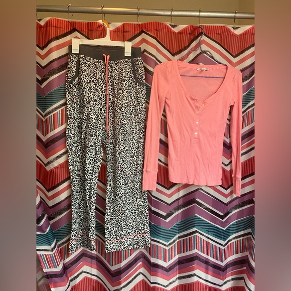Victoria’s Secret Leopard Print Petite PJ Set - Picture 1 of 4